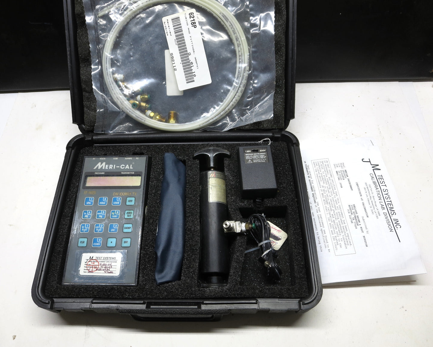 Meriam Meri Cal LP2000C Digital Manometer Calibrator w/ B-34686 Pump, Leads Set