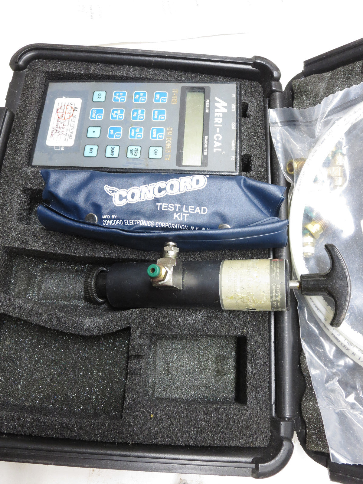 Meriam Meri Cal LP2000C Digital Manometer Calibrator w/ B-34686 Pump, Leads Set