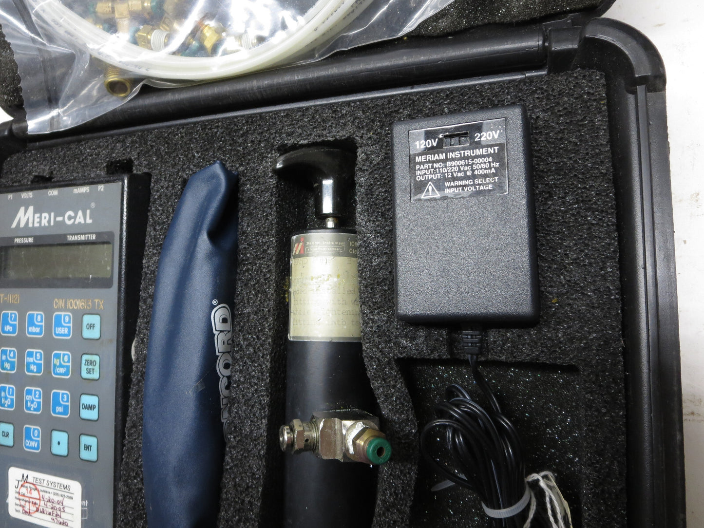 Meriam Meri Cal LP2000C Digital Manometer Calibrator w/ B-34686 Pump, Leads Set