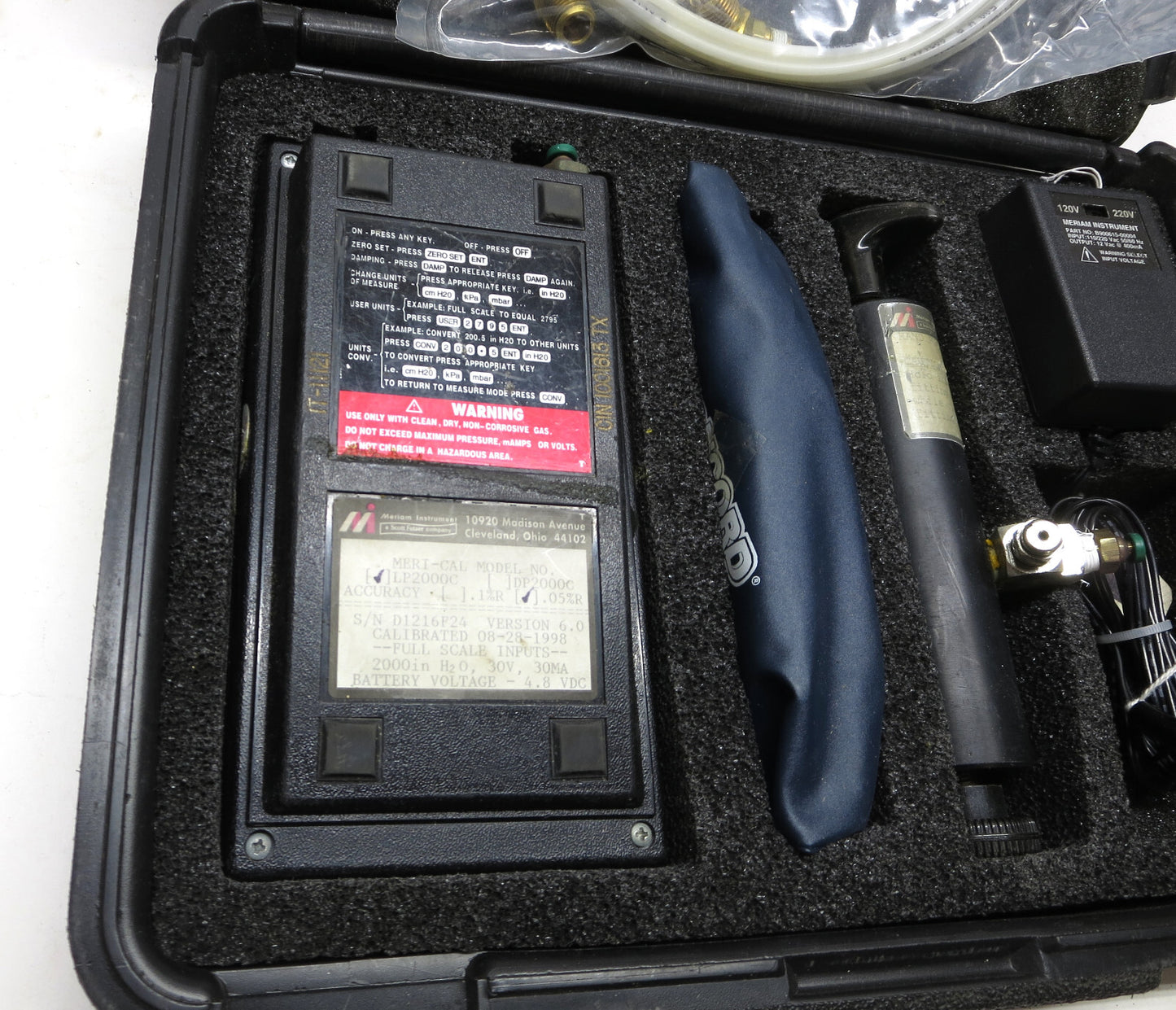 Meriam Meri Cal LP2000C Digital Manometer Calibrator w/ B-34686 Pump, Leads Set