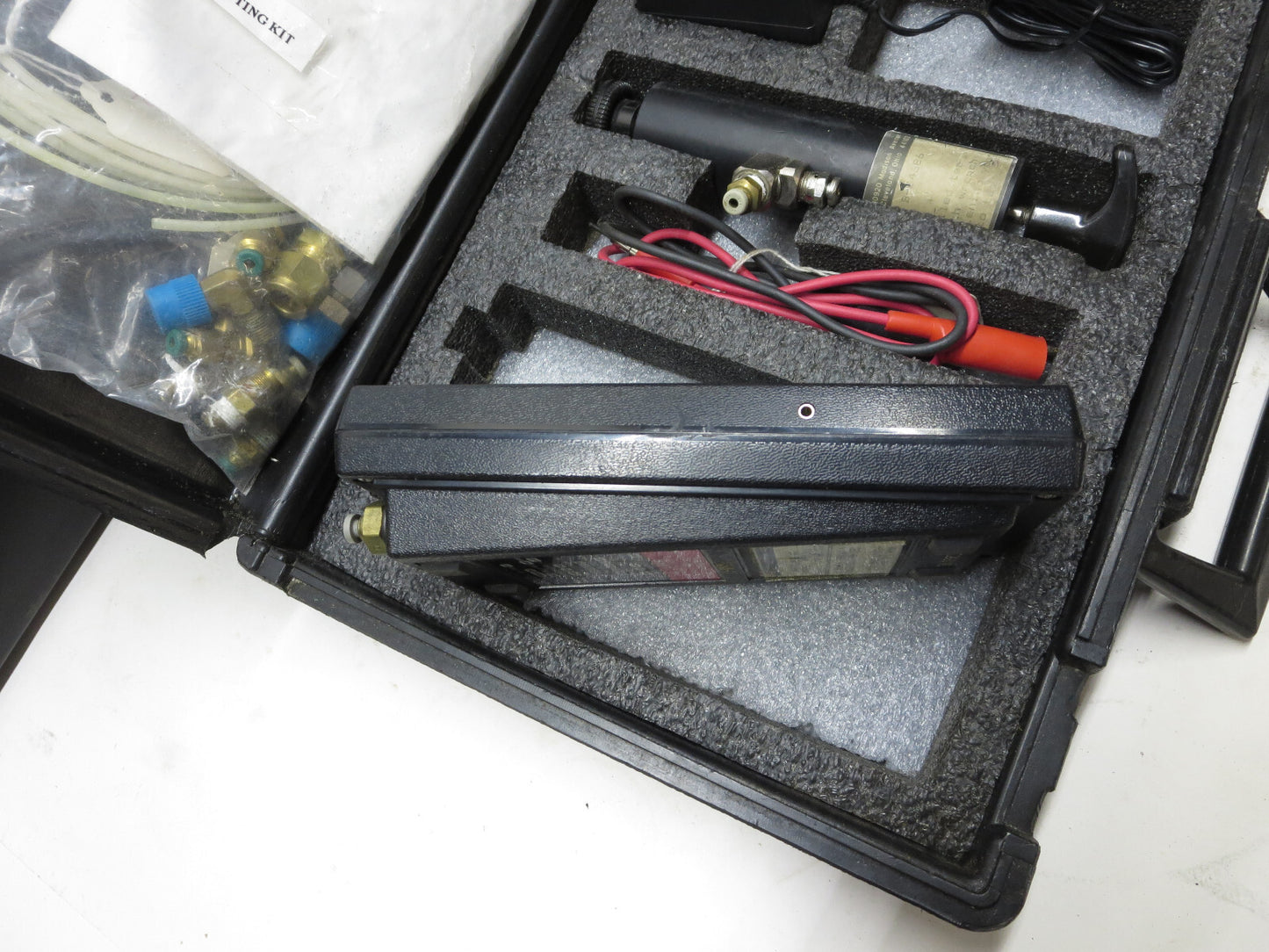 Meriam Meri-Cal DP200i Digital Manometer Calibrator Set w/ Handpump
