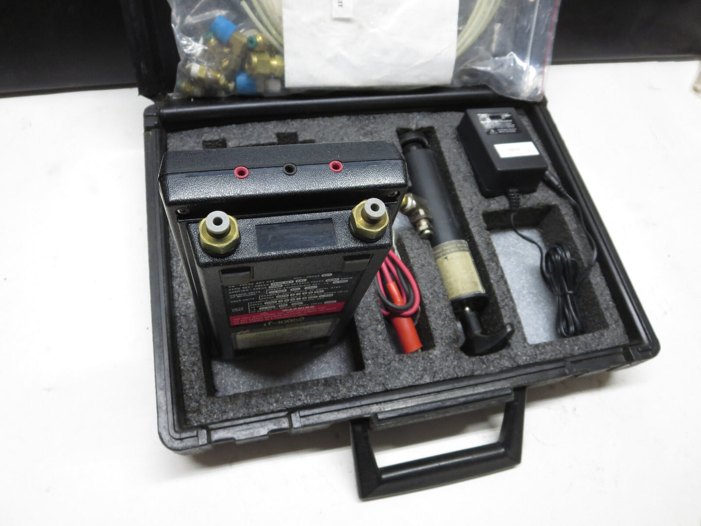 Meriam Meri-Cal DP200i Digital Manometer Calibrator Set w/ Handpump