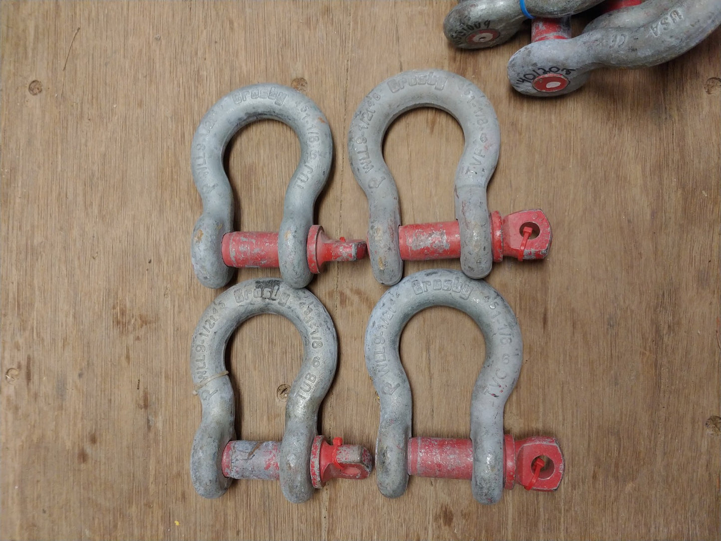 Lot of 4 ea. Crosby 1-1/8 Screw Pin Anchor Shackles 9-1/2 Ton 1018552 G-209 USA