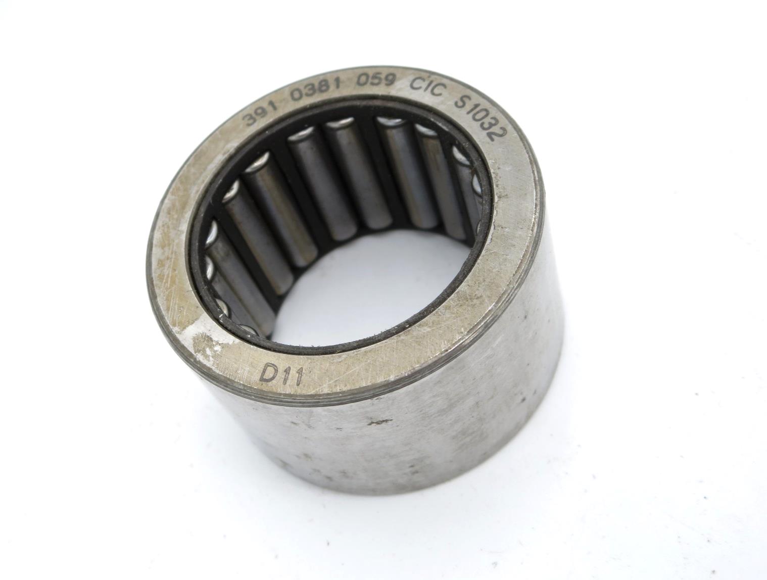 1 EA P/N 391-0381-059, S1032, Commercial, Parker, Roller Bearing NOS USA