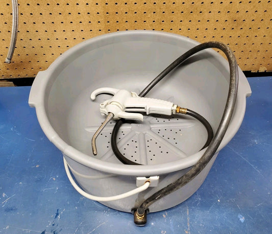 Wheeler Rex 5900 Metal Oiler Bucket, Hose And Handpump +  New Tray 