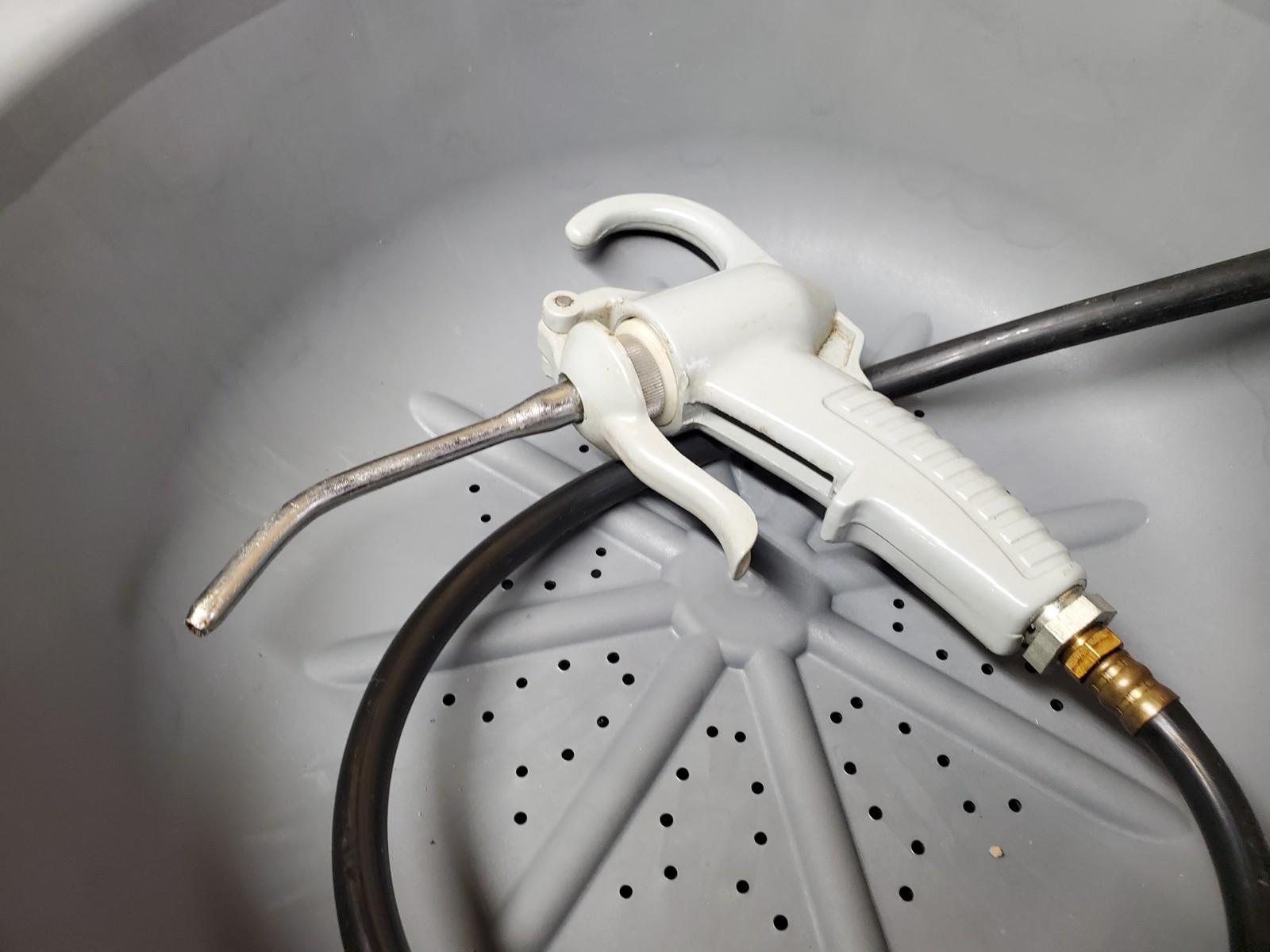 Wheeler Rex 5900 Metal Oiler Bucket, Hose And Handpump +  New Tray 