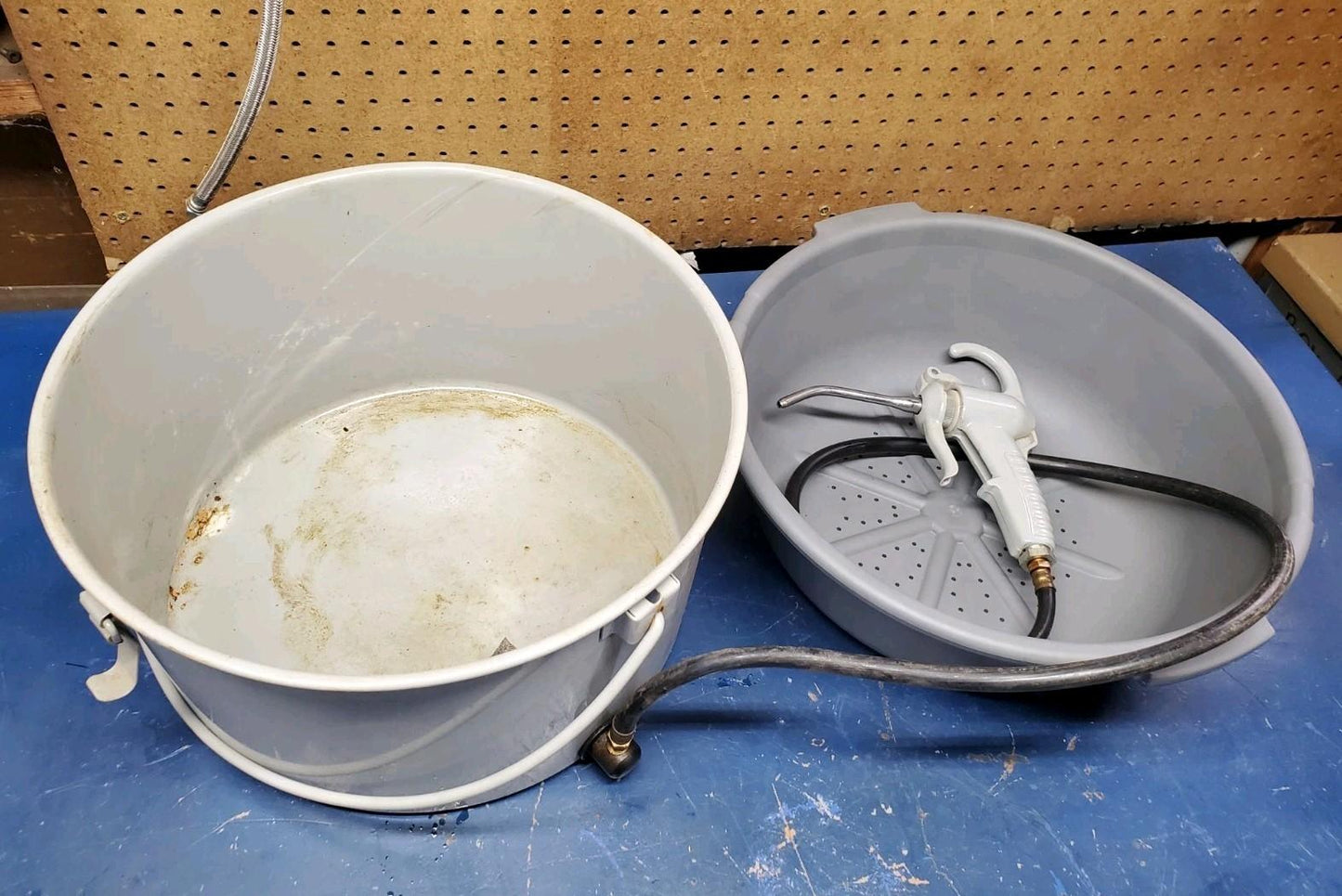 Wheeler Rex 5900 Metal Oiler Bucket, Hose And Handpump +  New Tray 