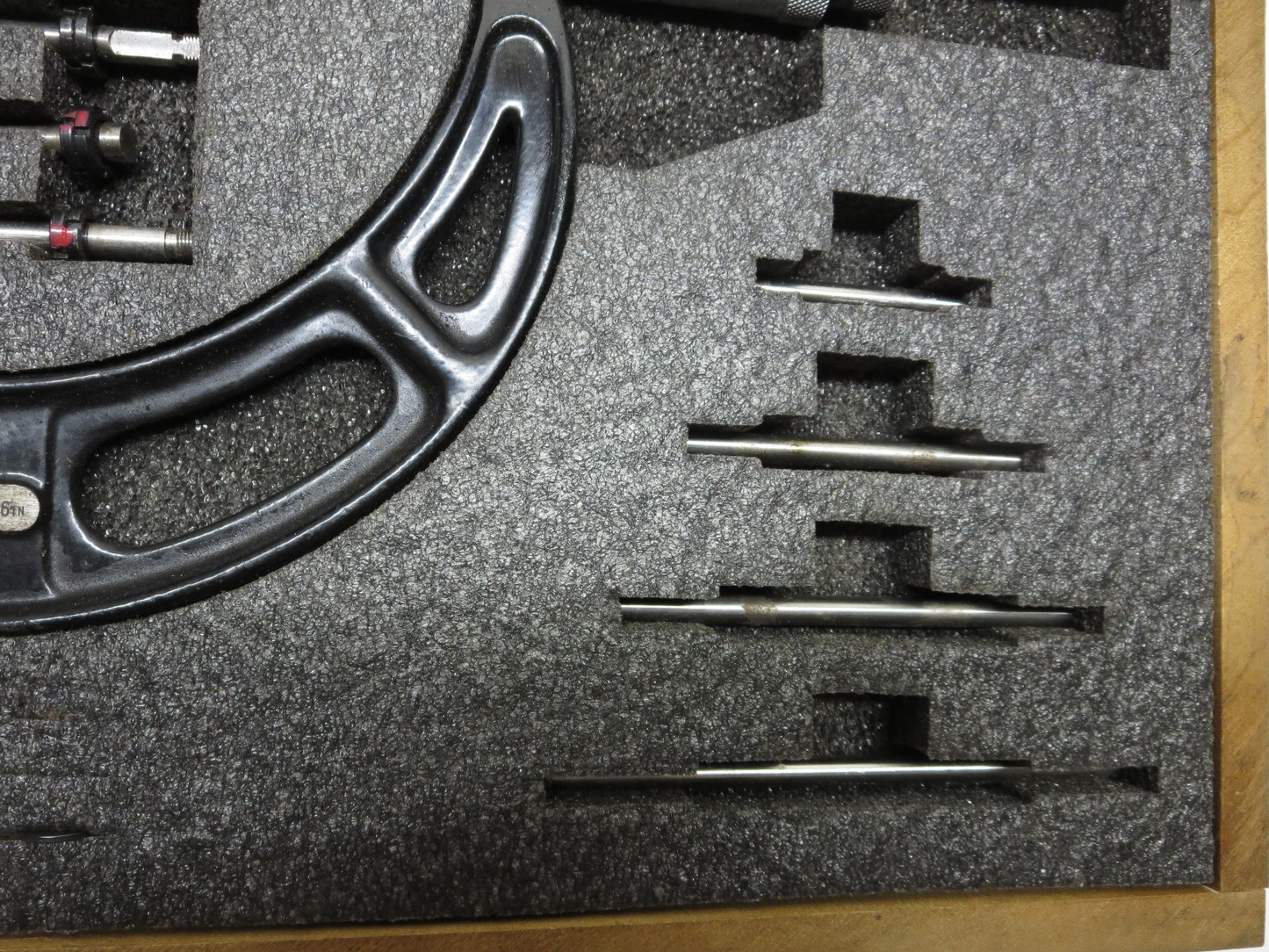 Starrett 224 2" - 6" Interchangeable Anvil Micrometer Set w/ Last Cert 12/2013