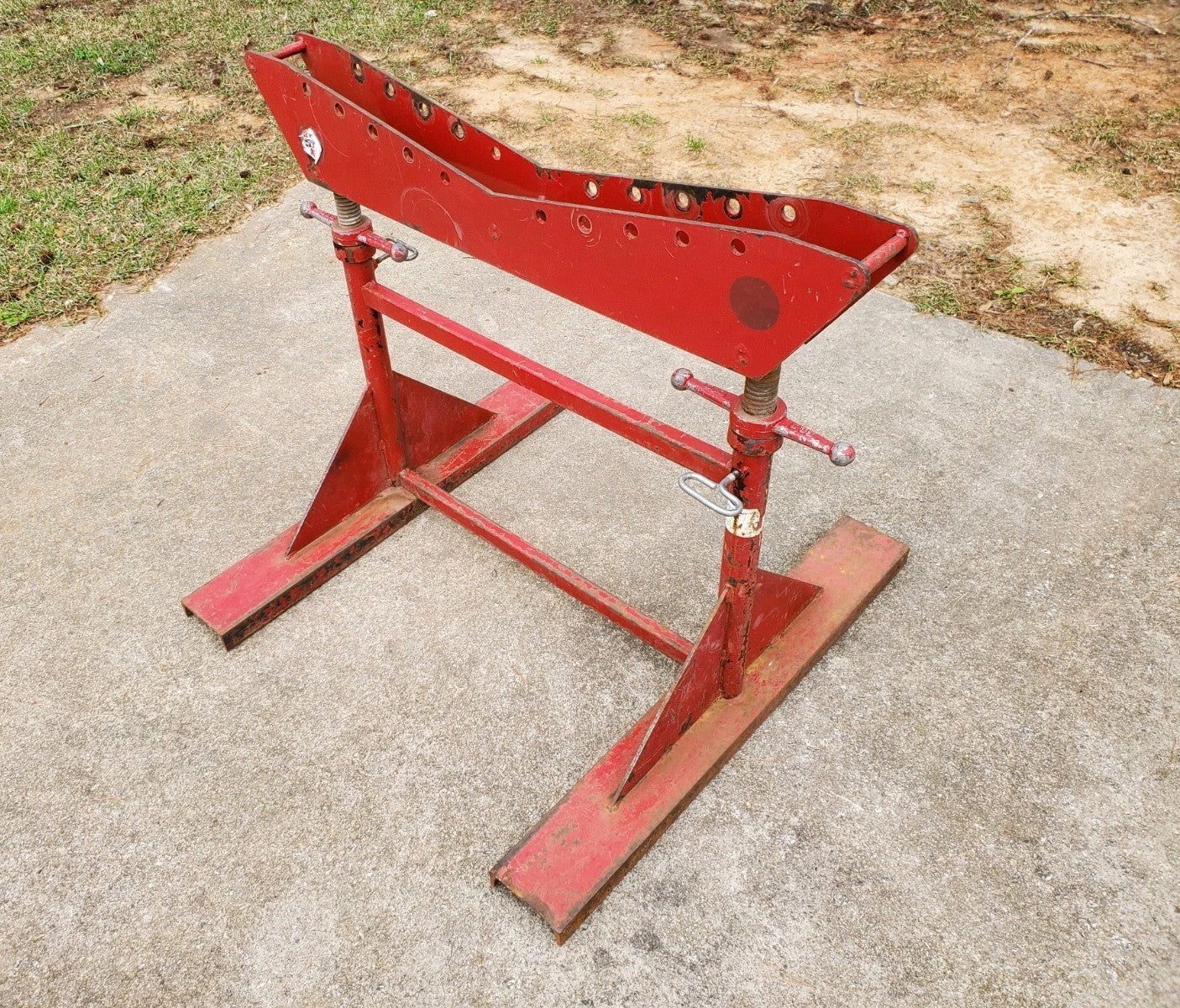 B&B Pipe 3806 Adjustable Mega Roller Stand 4" - 48" Pipe W/O Rollers LIL' RED