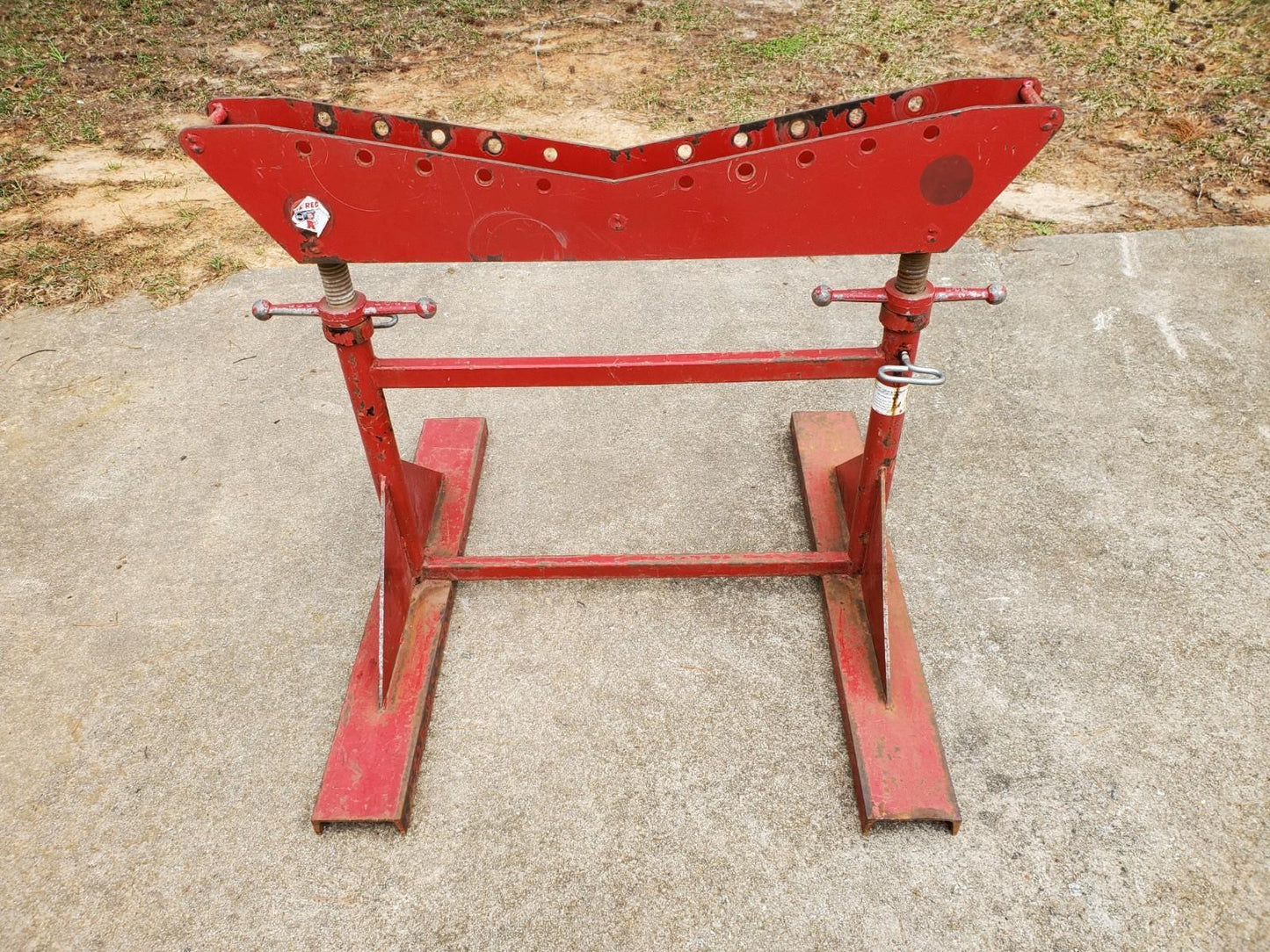 B&B Pipe 3806 Adjustable Mega Roller Stand 4" - 48" Pipe W/O Rollers LIL' RED