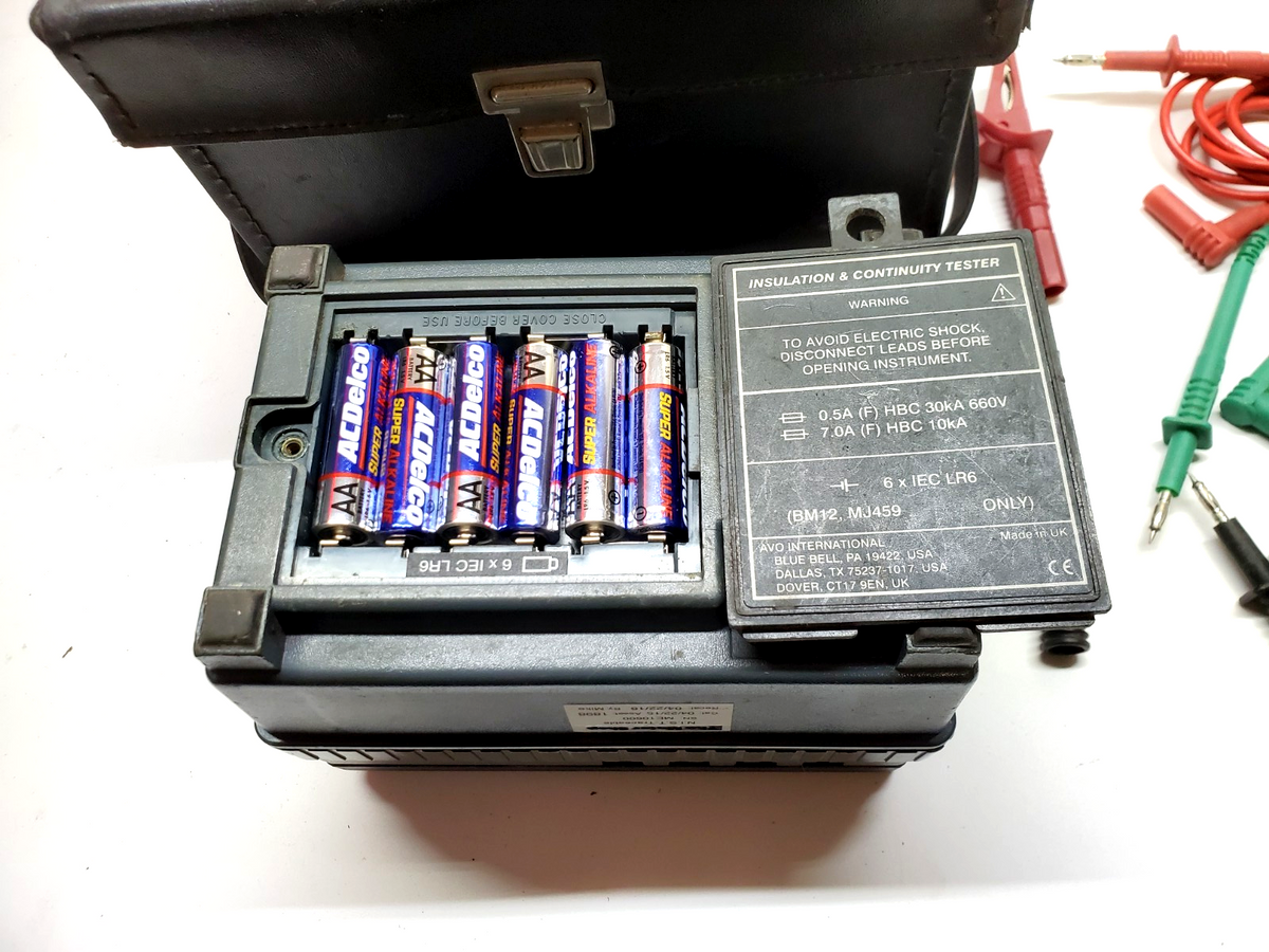 MEGGER MJ459 Insulation Tester w/ Case, Leads 212459 Battery Operated