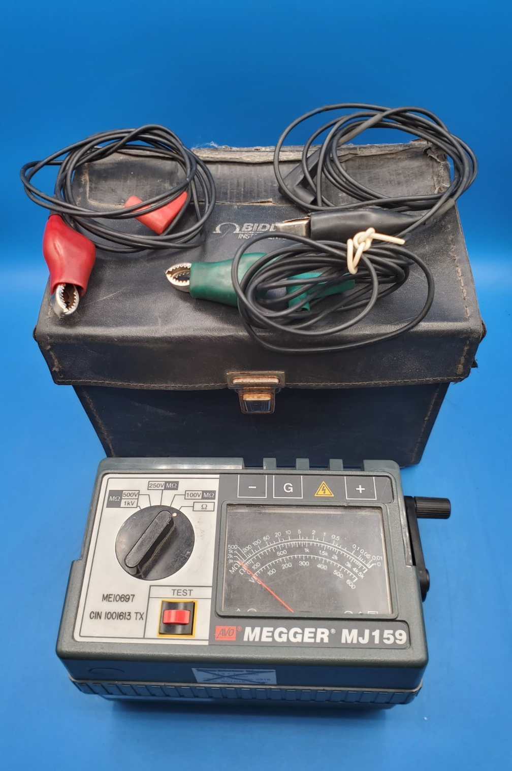 MEGGER MJ159 Insulation Tester w/ Case, Leads (Crank Won't Move Needle)