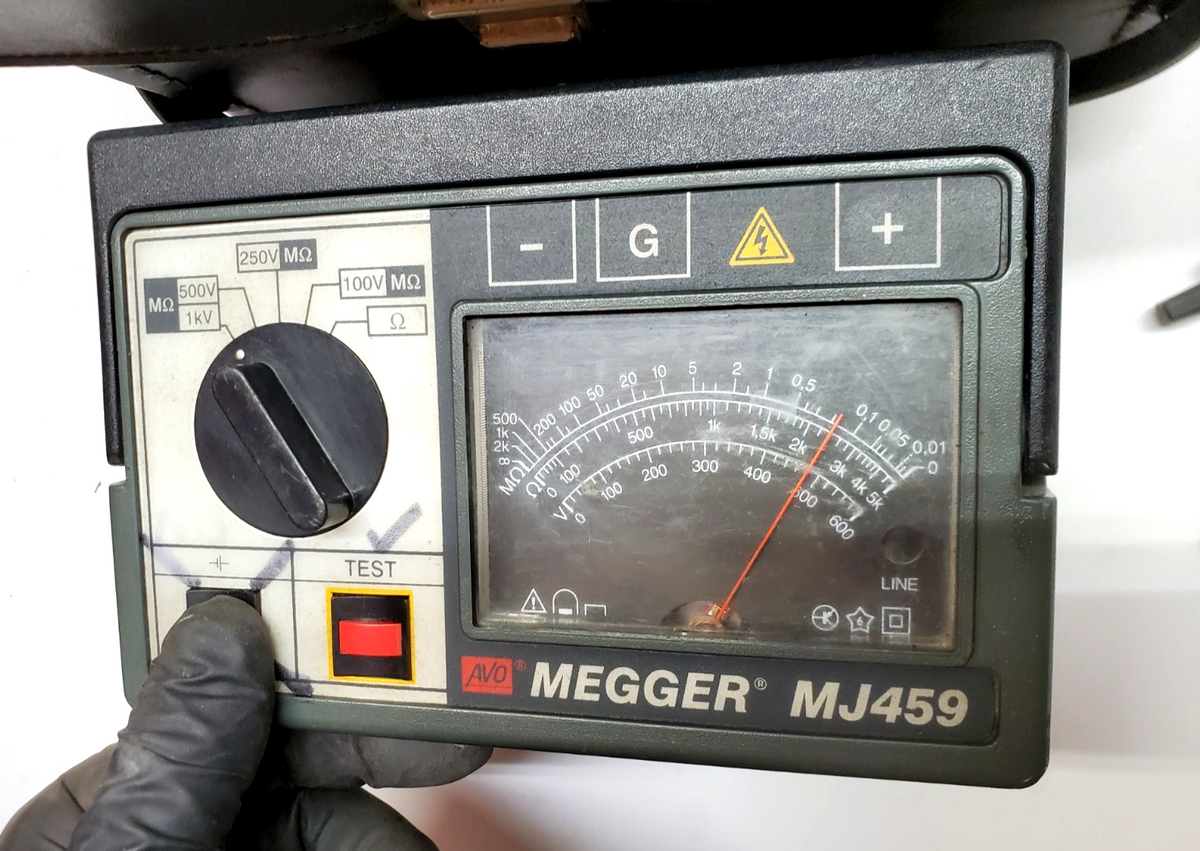 MEGGER MJ459 Insulation Tester w/ Case, Leads 212459 Battery Operated