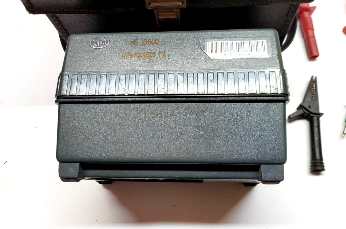 MEGGER MJ459 Insulation Tester w/ Case, Leads 212459 Battery Operated