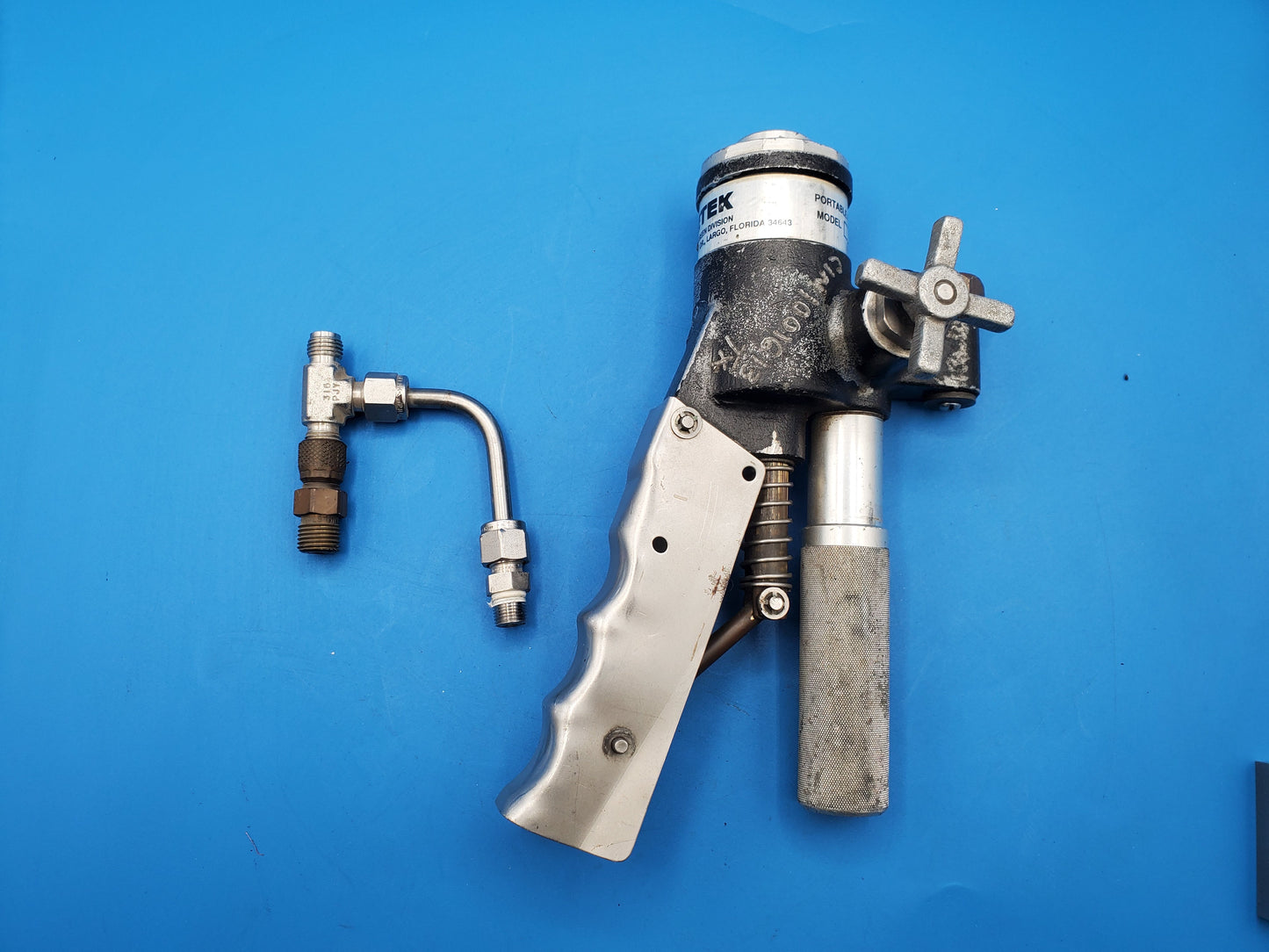 AMETEK T-740 PNEUMATIC HAND PUMP 0 - 300 PSI