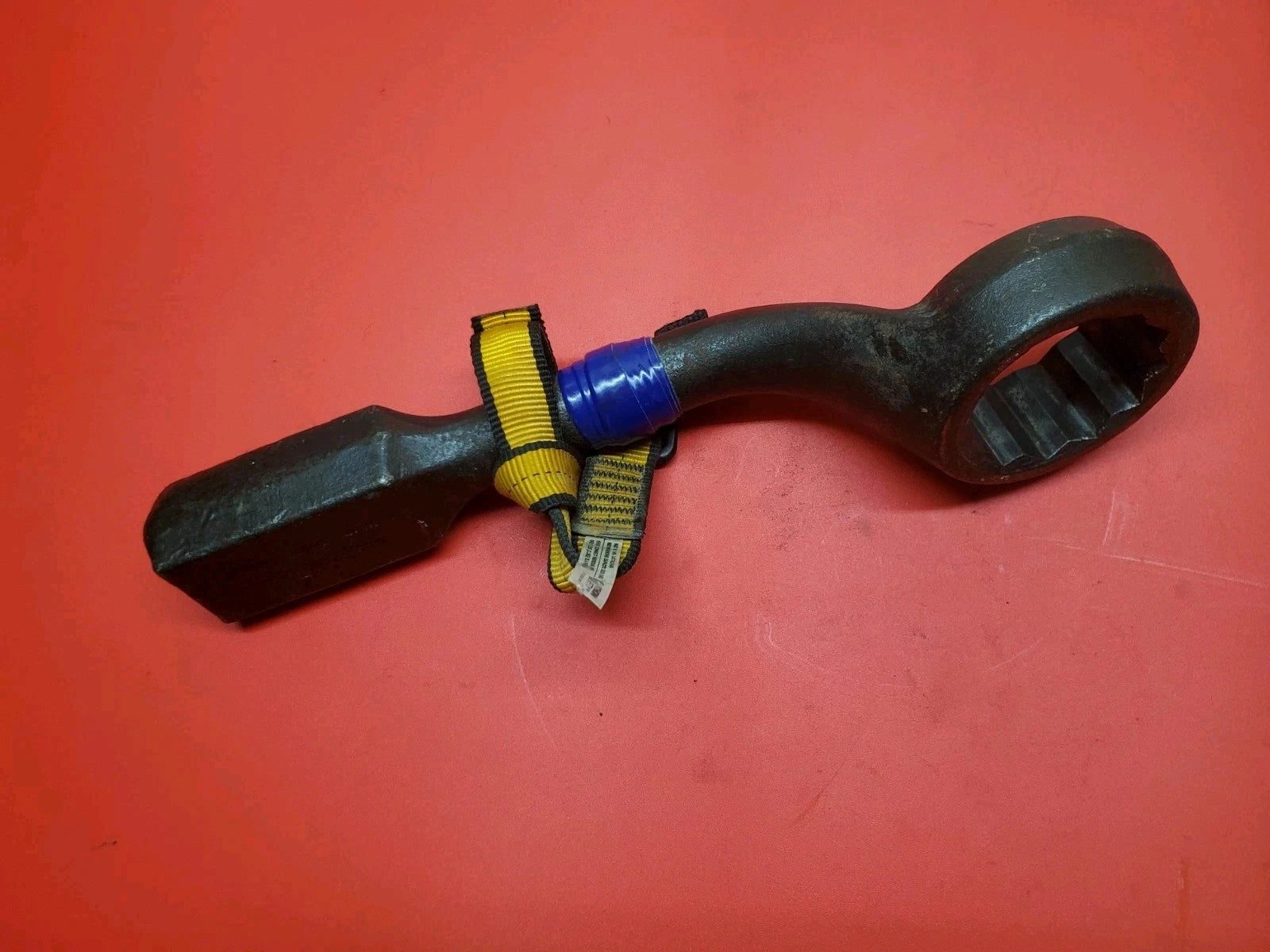 ARMSTRONG 33-070 STRIKING 2-3/16" WRENCH 12 POINT W/ TETHER USA