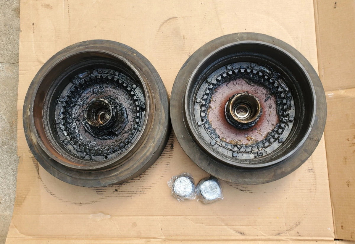 Set of Clark Fork Lift 604569 Drive Wheel &amp; Tire Assembly w/ Bearings Carloader