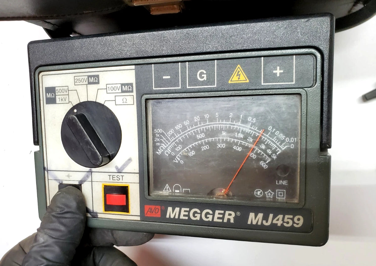 MEGGER MJ459 Insulation Tester w/ Case, Leads 212459 Battery Operated