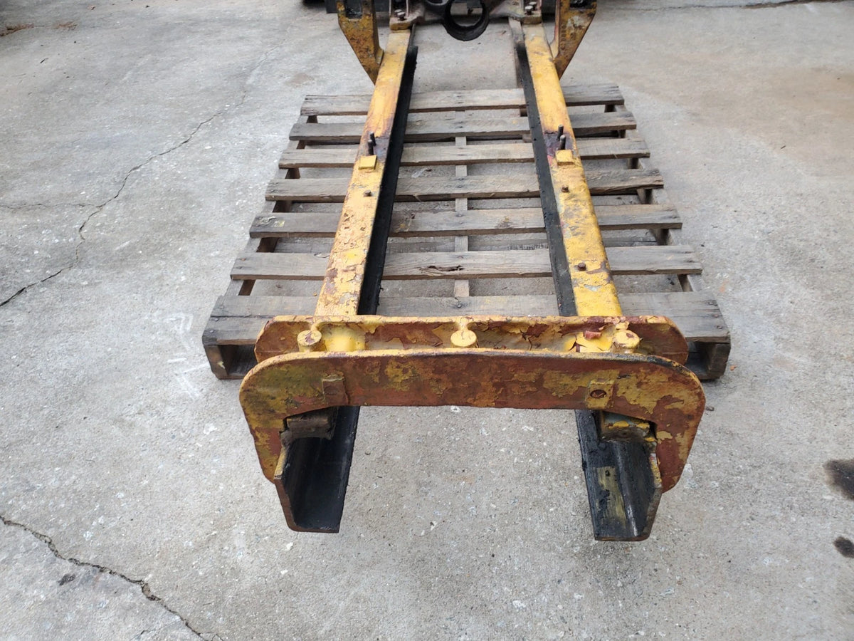 Clark Carloader Model 4024 Fork Lift Upright Outer Mast Assembly