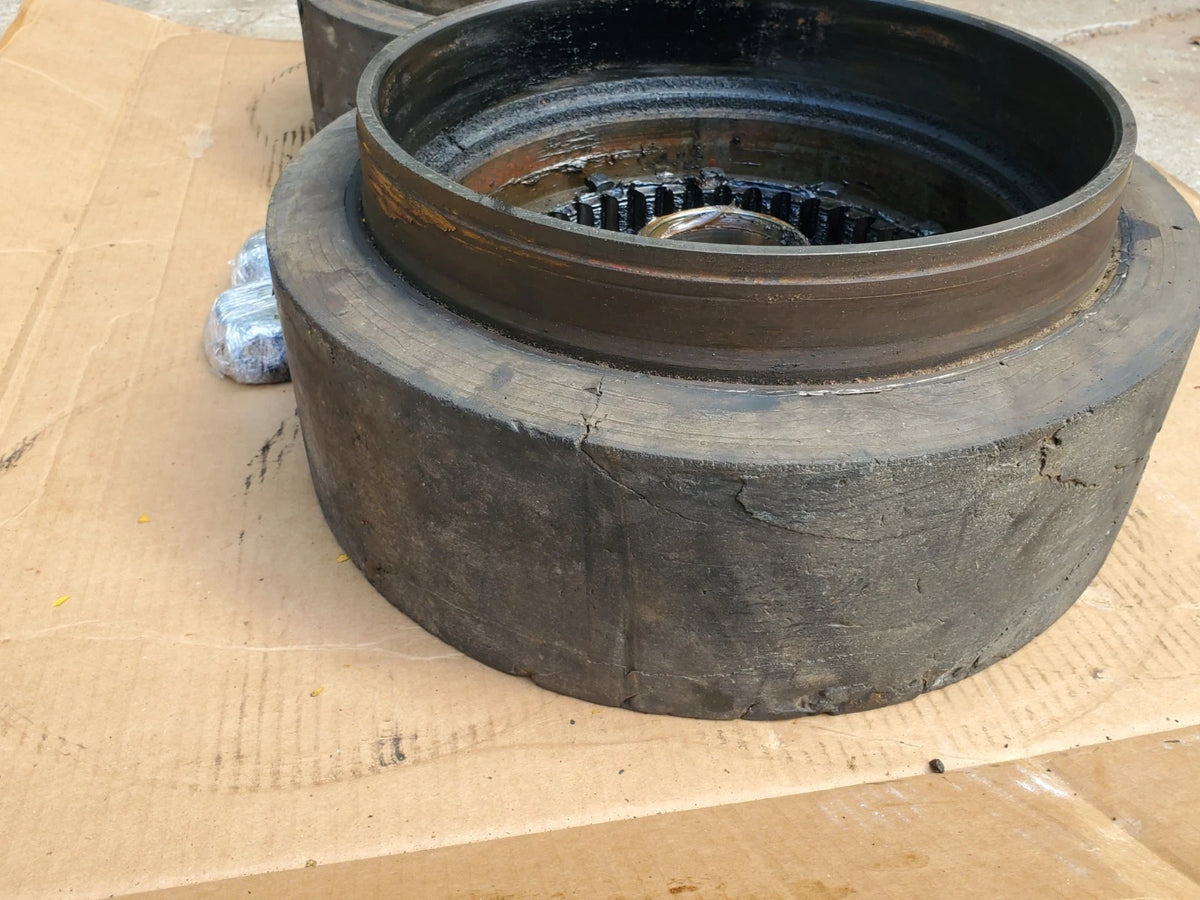 Set of Clark Fork Lift 604569 Drive Wheel &amp; Tire Assembly w/ Bearings Carloader