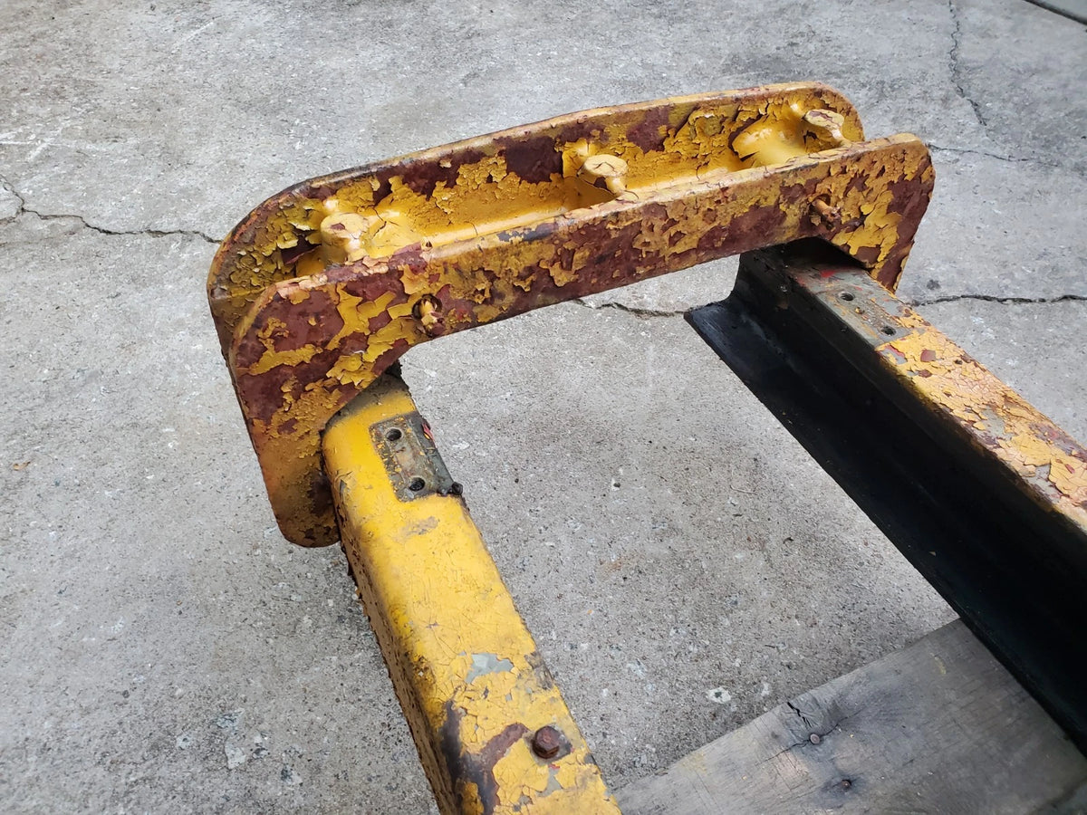 Clark Carloader Model 4024 Fork Lift Upright Outer Mast Assembly
