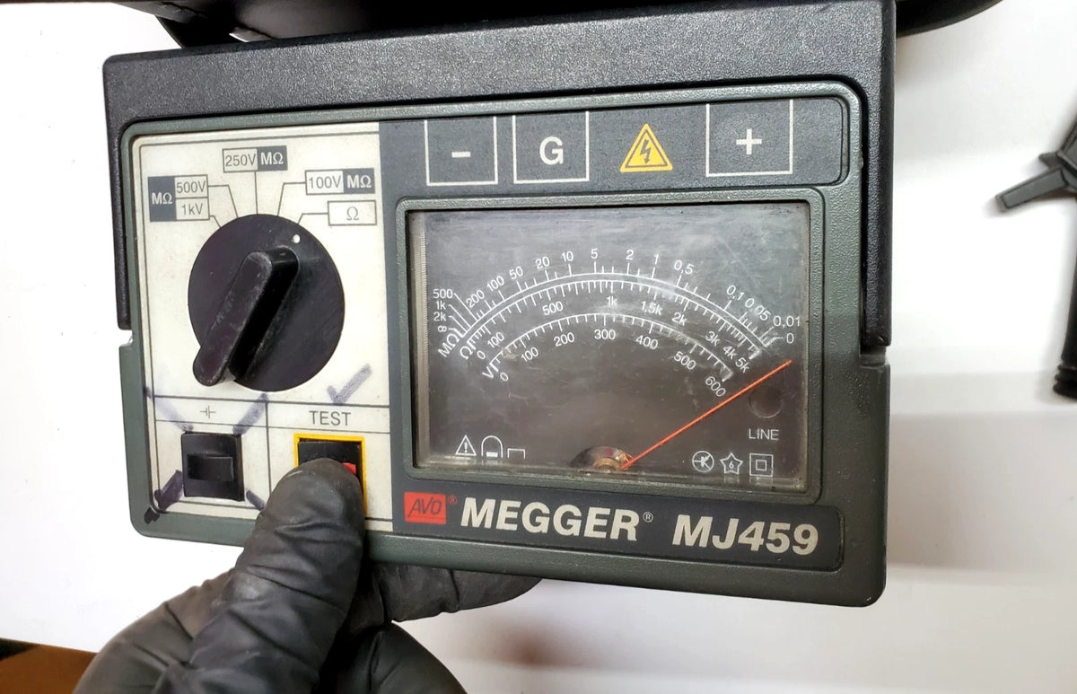 MEGGER MJ459 Insulation Tester w/ Case, Leads 212459 Battery Operated