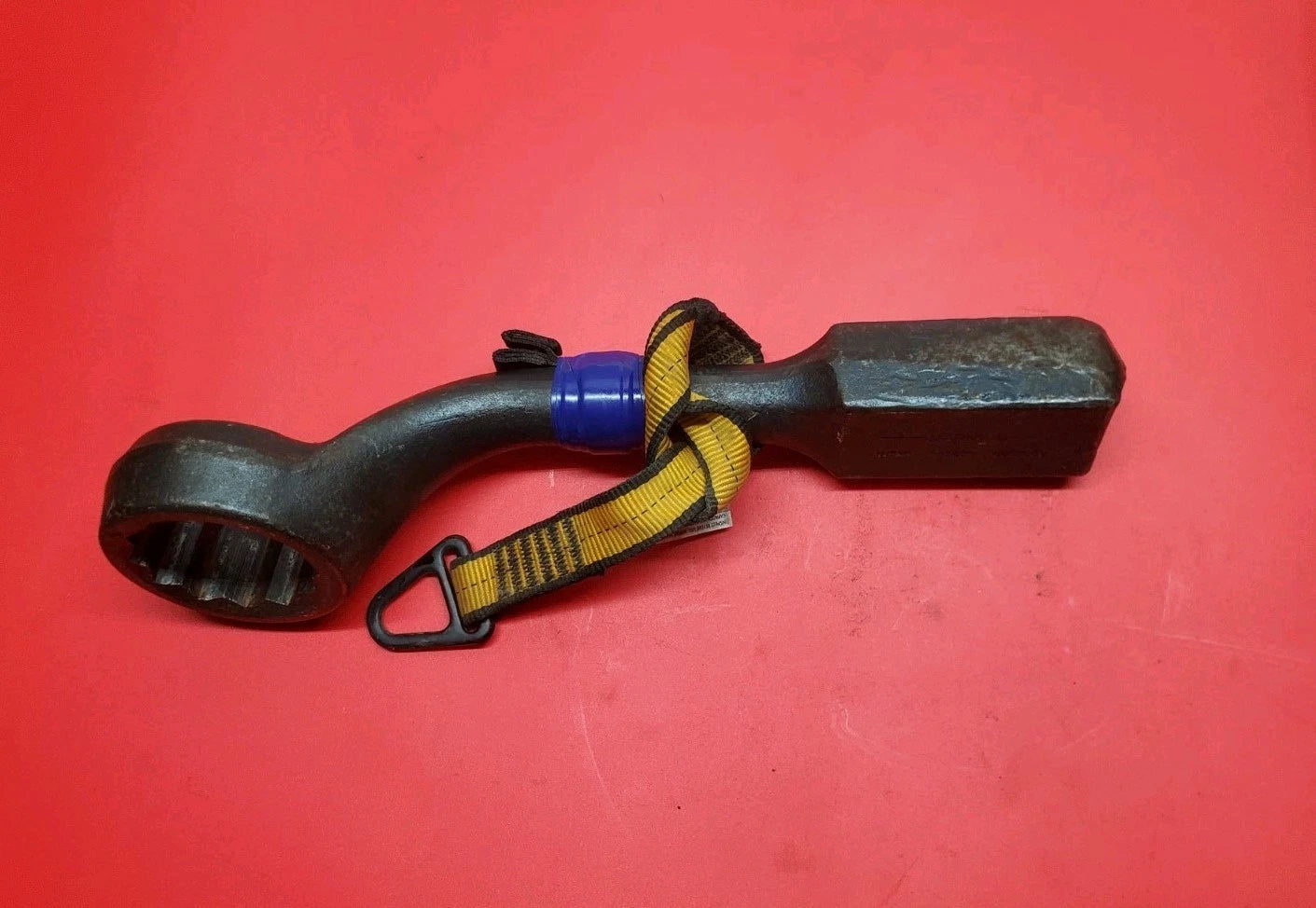 ARMSTRONG 33-070 STRIKING 2-3/16" WRENCH 12 POINT W/ TETHER USA